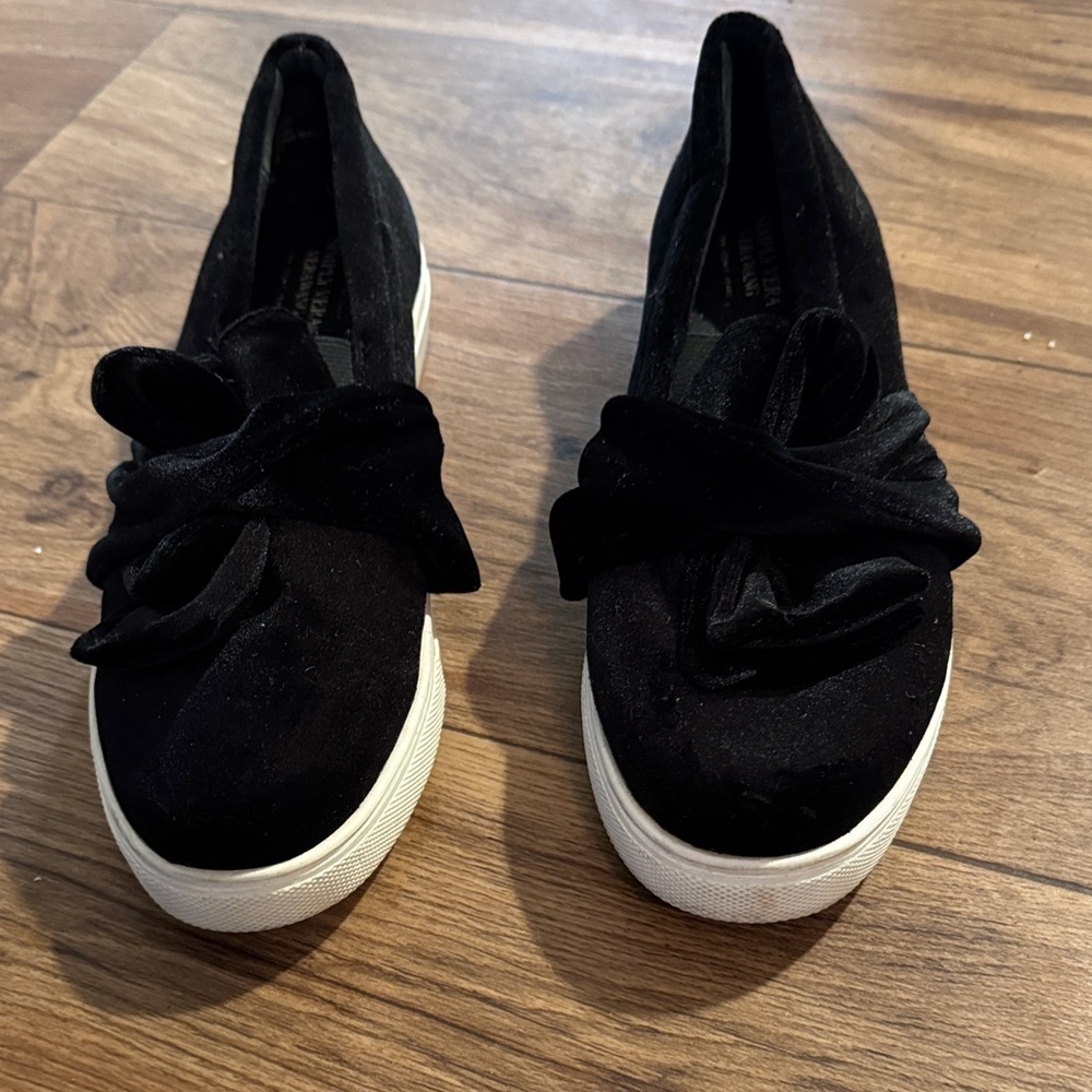 Simply Vera Vera Wang Black Velvet Loafers with Bow